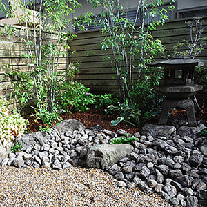 兵庫県尼崎市　個人宅T様邸　美方石を用いた造園工事