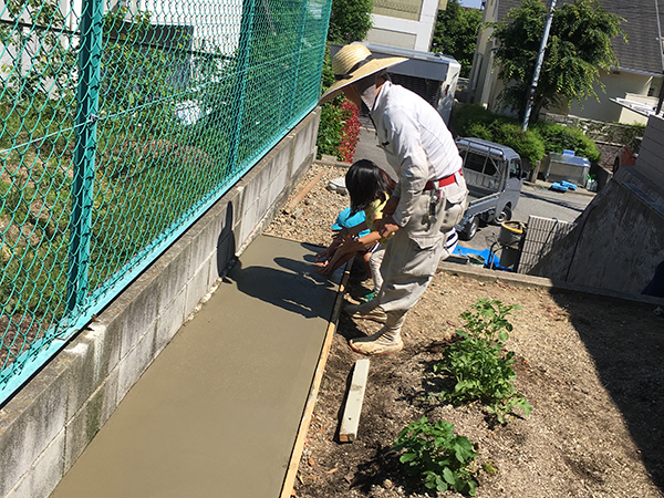 兵庫県西宮市　個人邸　防草コンクリート打設
