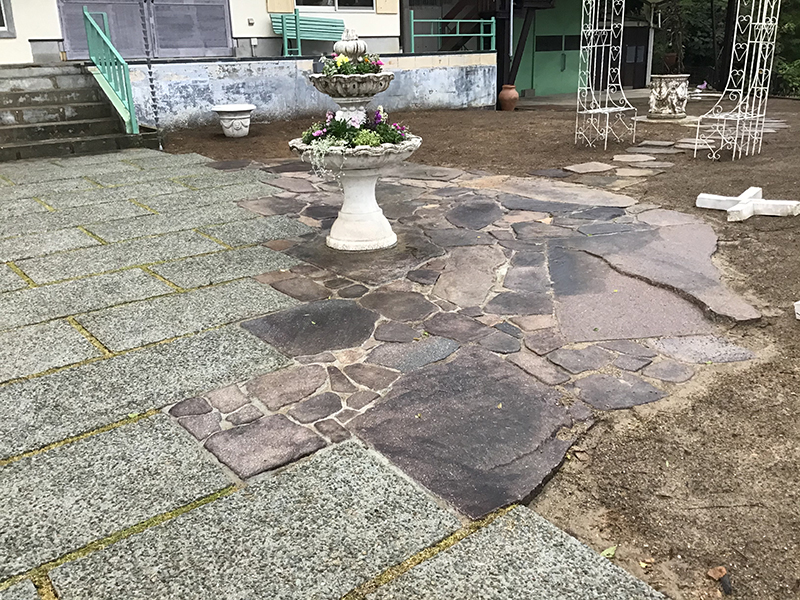 兵庫県三田市　店舗　ル・アモー（LE HAMEAU）様　外構工事、噴水に植栽