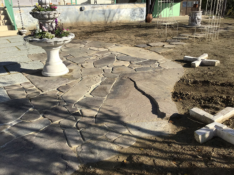 兵庫県三田市　店舗　ル・アモー（LE HAMEAU）様　外構工事、噴水に植栽