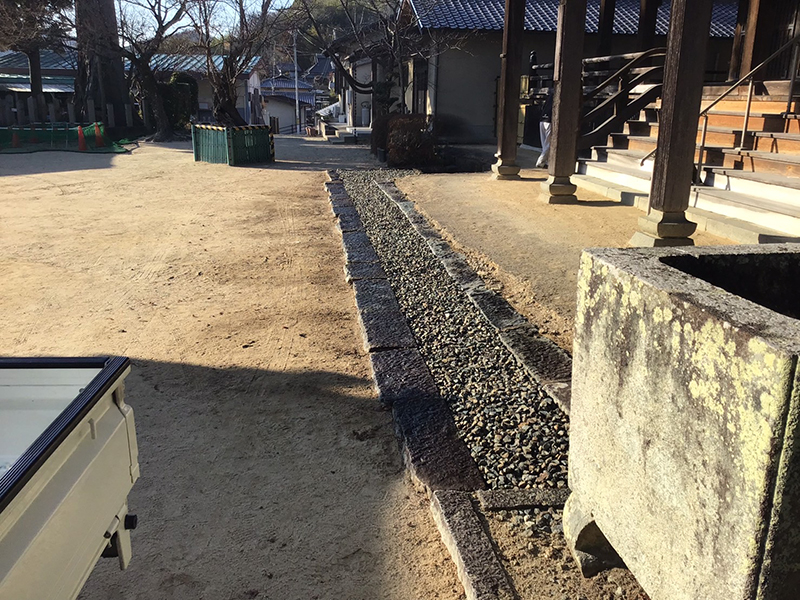 兵庫県西宮市　お寺　暗渠排水管の埋設工事