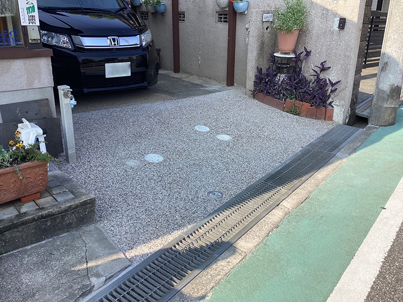 兵庫県宝塚市　個人邸　駐車場のコンクリートがひび割れ補修工事