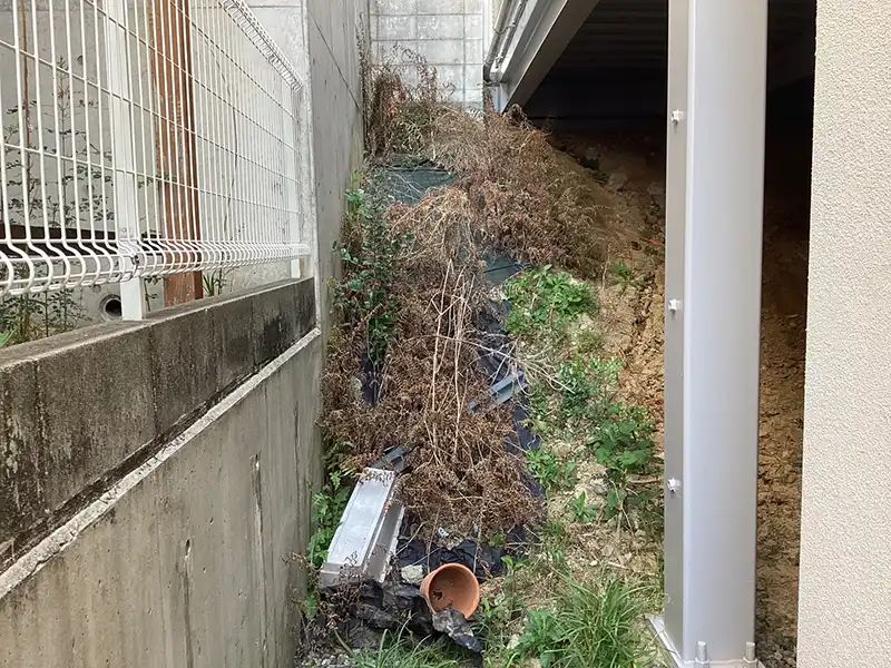 兵庫県宝塚市　個人邸　除草作業が困難な庭の法面にて防草対策