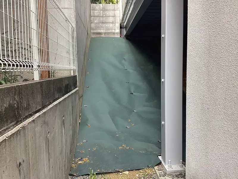 兵庫県宝塚市　個人邸　除草作業が困難な庭の法面にて防草対策