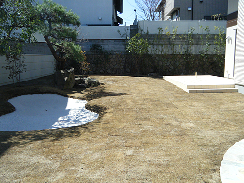 兵庫県西宮市　個人宅の庭　バンカーとグリーンの施工