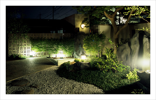 京都府京都市　台杉と鞍馬石を用いた京都らしい和風庭園