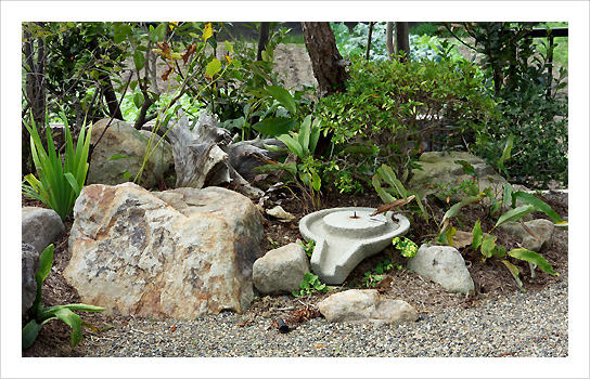 滋賀県彦根市　お庭にあった石材や植物を利用した和風庭園