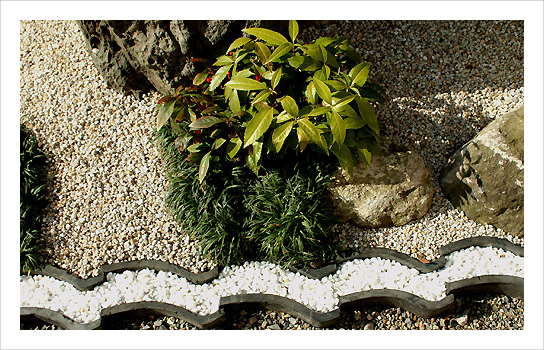 京都府京都市　寺院　手水鉢をあしらった坪庭