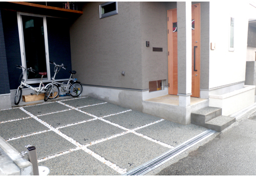 兵庫県宝塚市　シンプルでモダンな駐車場を施工