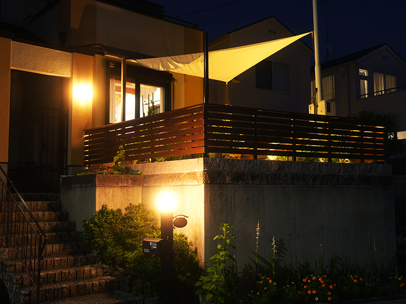 兵庫県川西市　個人邸　光る噴水のある庭