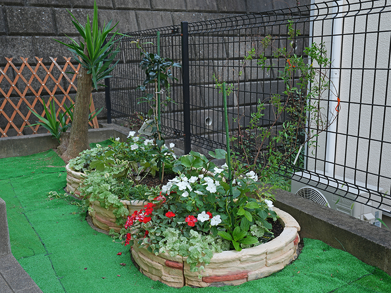 兵庫県川西市　個人邸　光る噴水のある庭