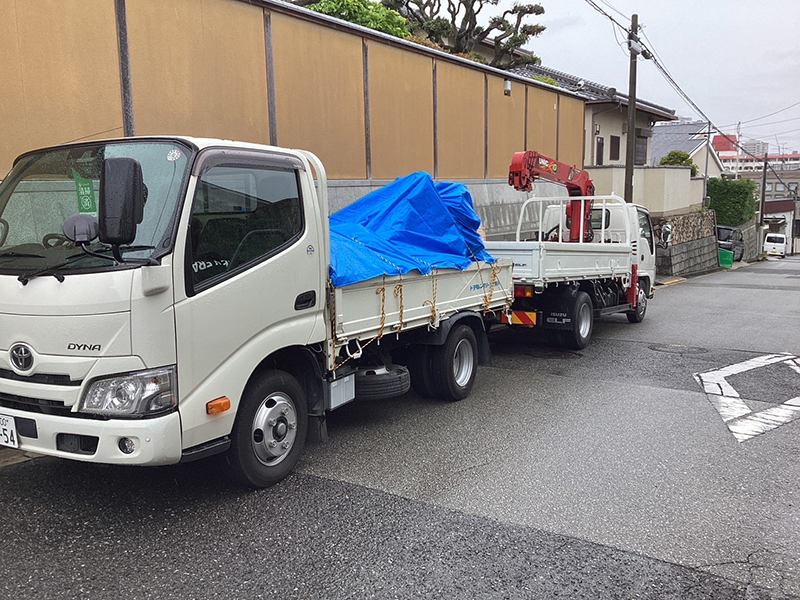 根巻き作業を行い、トラックに積み込みました。