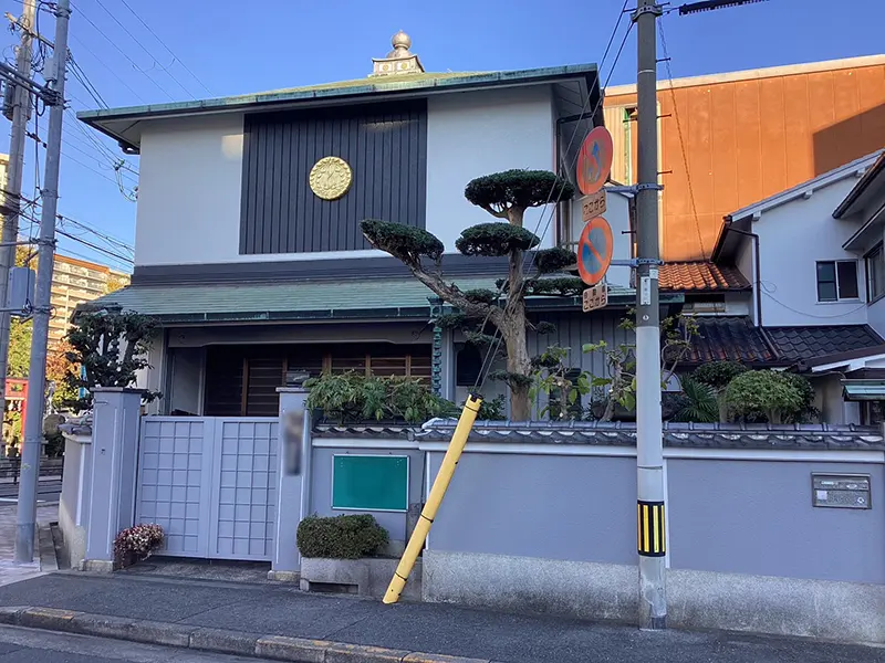 兵庫県宝塚市 神社 境内 クスノキ 強剪定作業後の様子