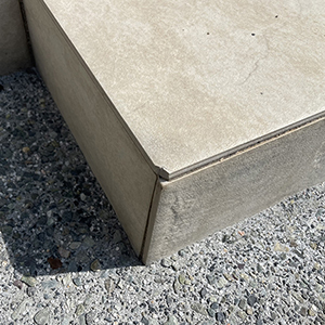 兵庫県川西市　個人邸　角の欠けたタイルの補修工事