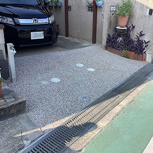 兵庫県宝塚市　個人邸　駐車場のコンクリートがひび割れ補修工事