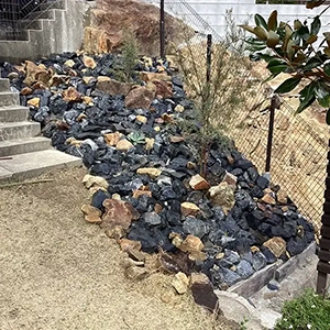 兵庫県宝塚市　個人邸　除草作業が困難な庭の法面にて防草対策