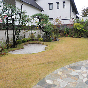 兵庫県西宮市　個人宅の庭　バンカーとグリーンの施工