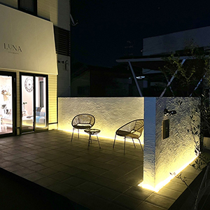 兵庫県川西市　店舗　LUNA様　店舗前面の塀、タイルテラスを施工