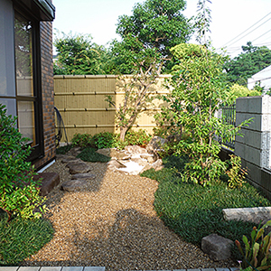 兵庫県西宮市　個人宅　ガレージ上の屋上庭を枯山水の庭園に作庭