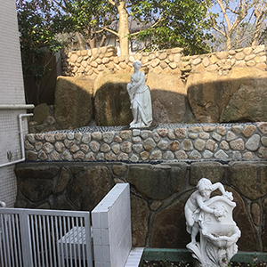 兵庫県西宮市　個人邸　サクラ（桜）の伐根と花壇の解体・補修